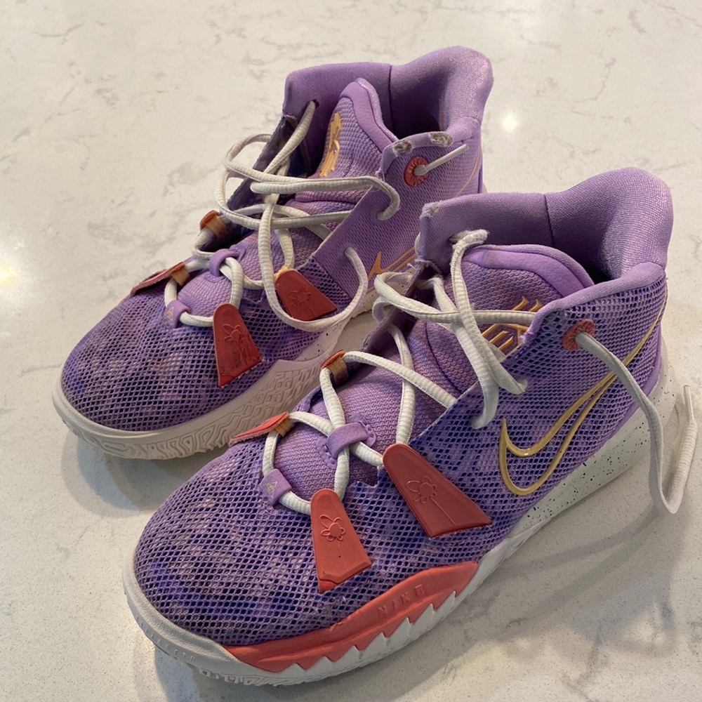 Nike Kyrie 7 Basketball Shoes Size 5Y